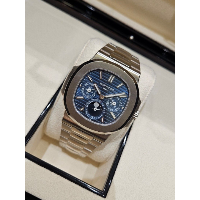 nos_patek_philippe__nautilus___1702982476_a6ab58c1_progressive